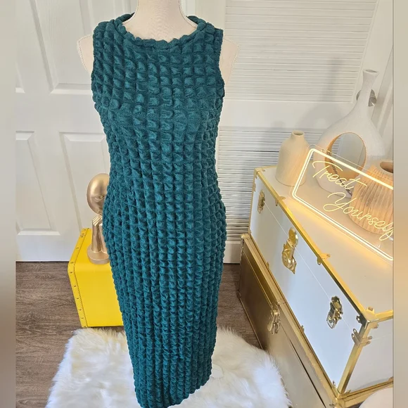 green emerald velvet dress SHEIN Unity Plus Size Floral Print V-Neck Ruffle Sleeve Dress main image 1